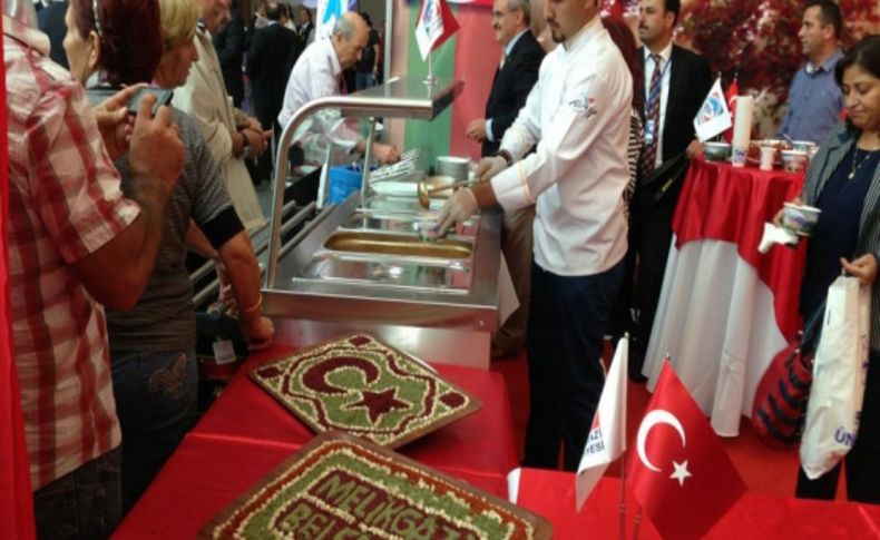Melikgazi Belediyesi Ankaralılara mantı ikram ediyor