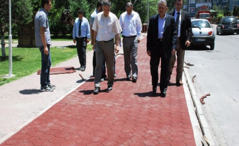 Melikgazi'de parklara yürüyüş için tartan pist