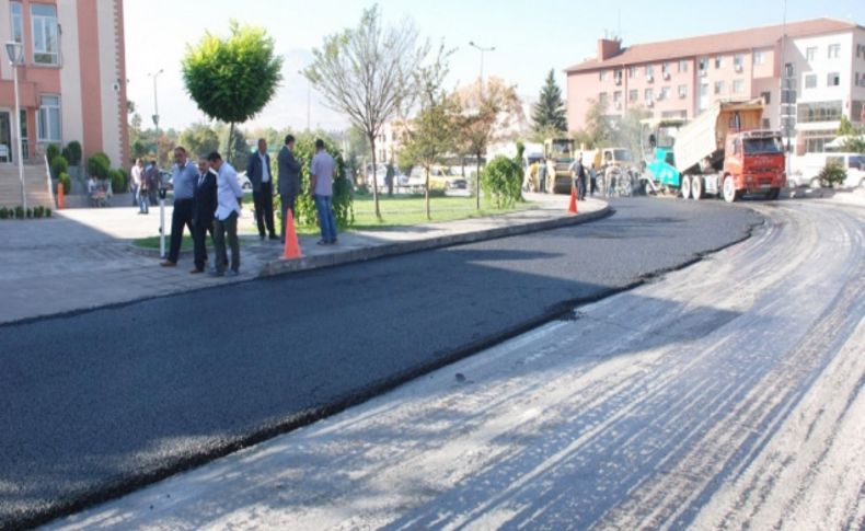 Melikgazi’de sıcak asfalt çalışması hızlandı