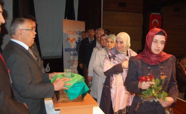 Memurlar Vakfı Sincan Şubesi 'Gül Gecesi' düzenledi