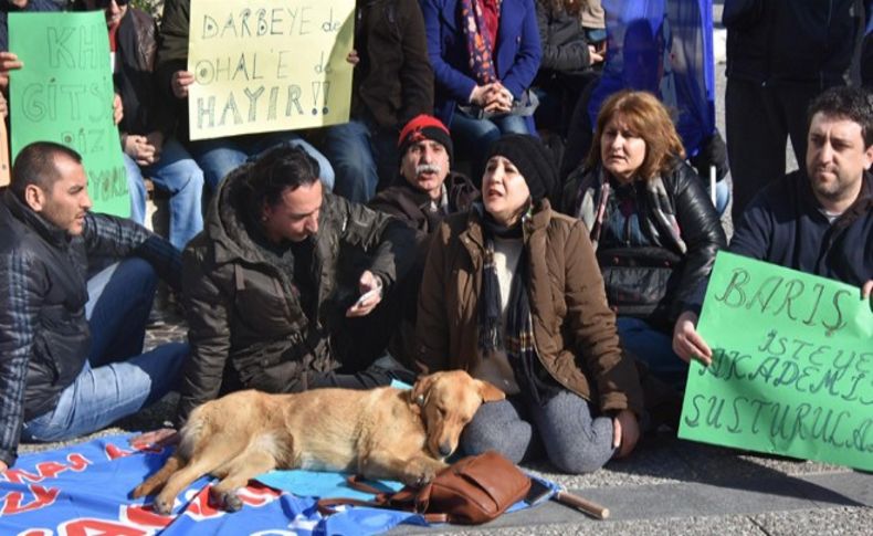 Memurlardan meslektaşları için protesto