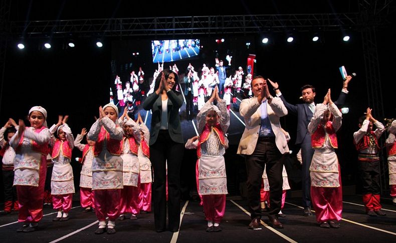 Menderes'te halk dansları coşkusu