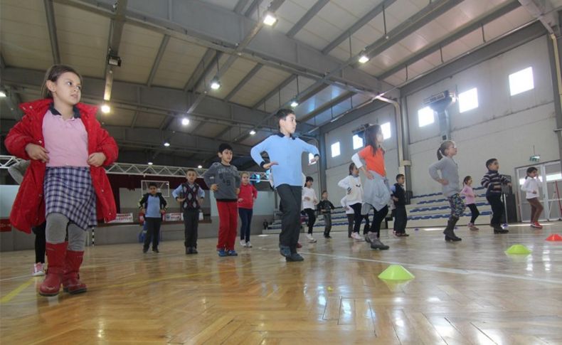 Menderes'te Halk Dansları için kayıt zamanı