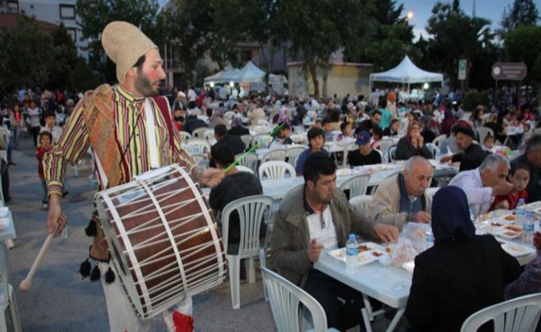 Menderes’te iftarlar bir başka güzel
