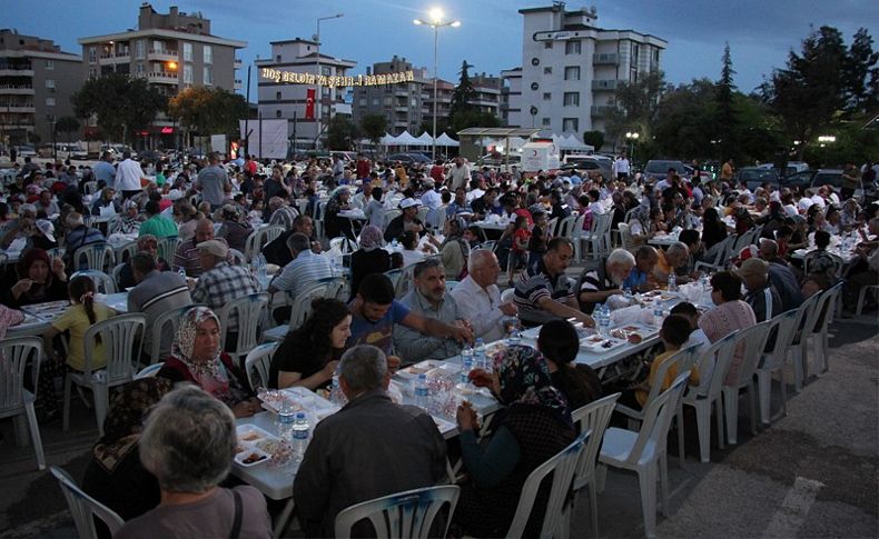 Menderes’te ilk iftar gerçekleşti