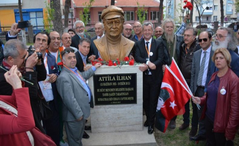 Menemen'de Atilla İlhan büstü açıldı