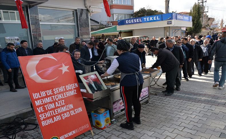 Menemen’de İdlib şehitleri için lokma döküldü