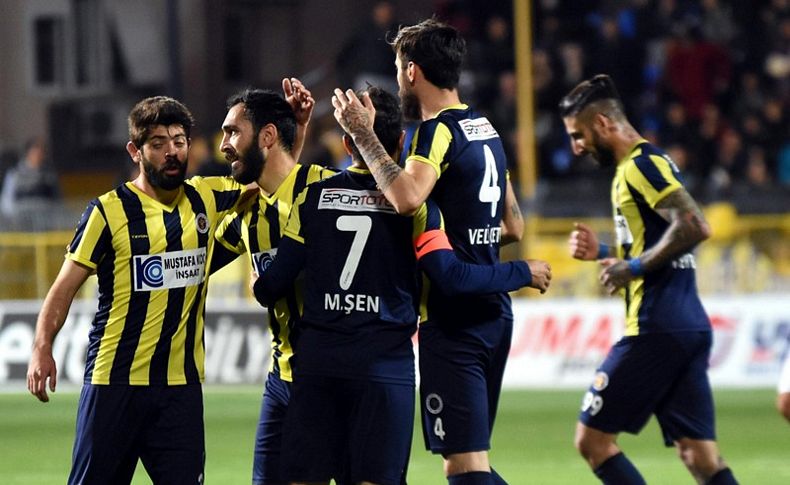 Menemen liderlik için sahada