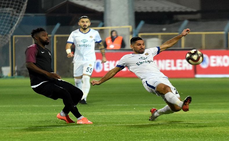 Menemenspor son dakikada yıkıldı