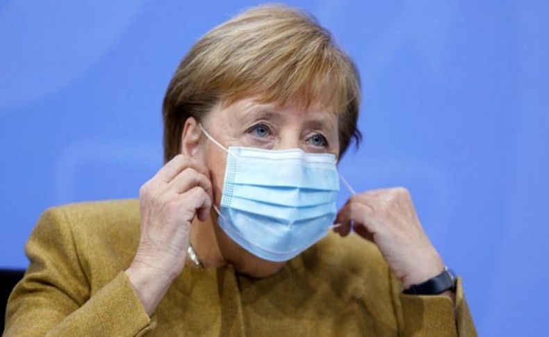 Merkel'den aşıyı bulan Türk doktorlara övgü