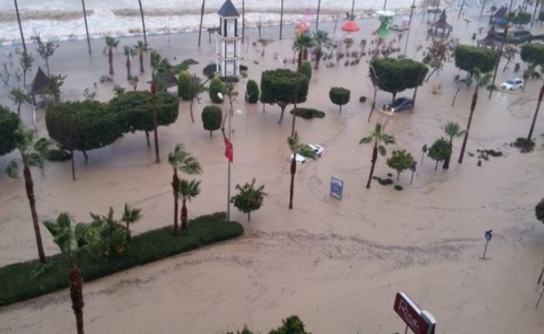 Mersin'de büyük afet: 2 kişi öldü