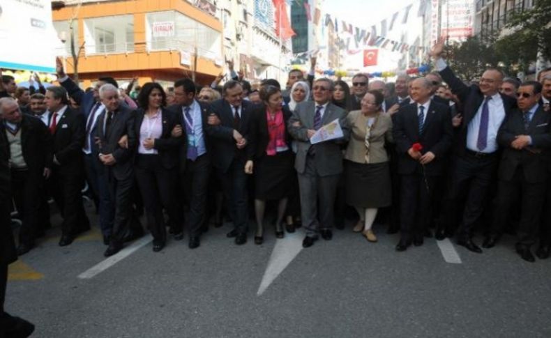 Mesir şenliğinde iktidar muhalefet bölünmesine tepki