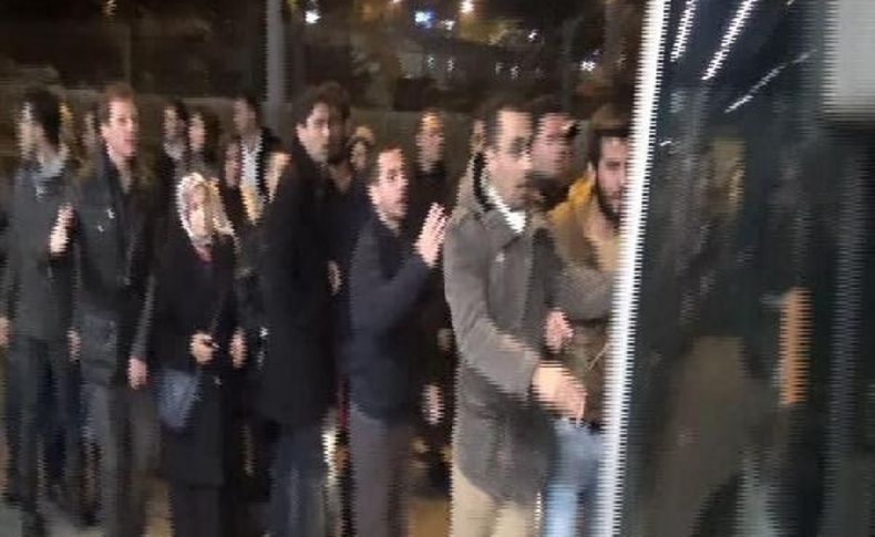 Metrobüs Arizalandi Yoğunluk Yaşandi