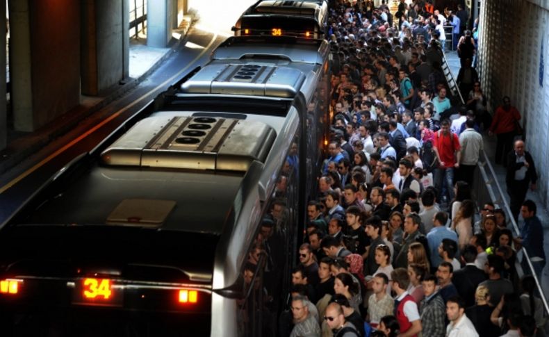 Metrobüsler tıklım tıklım ama yolcu tercihinde yedinci sırada