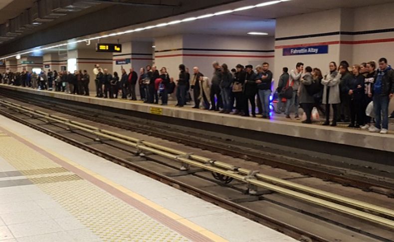 Metroda saatler tutmadı