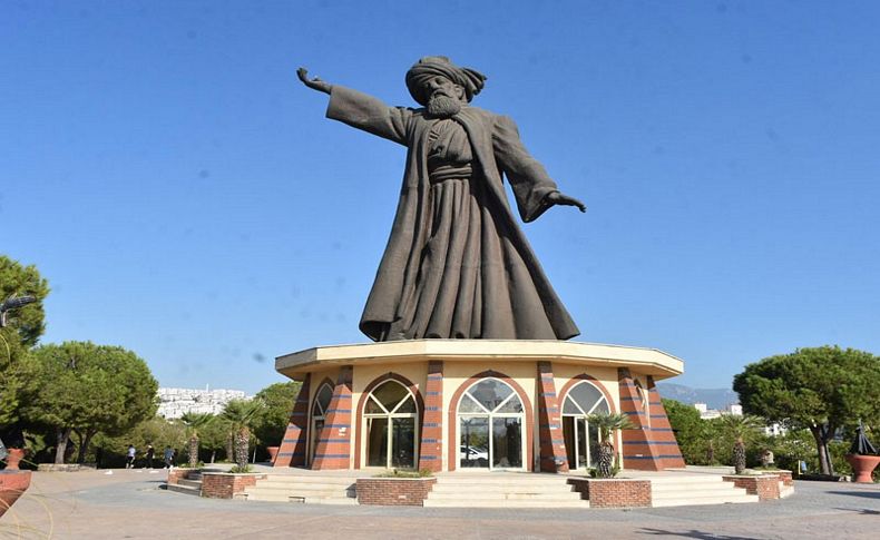 Mevlana Heykeli'ne büyük saygısızlık!