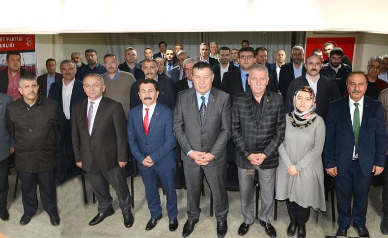 MHP İzmir tam kadro liderinin yanında