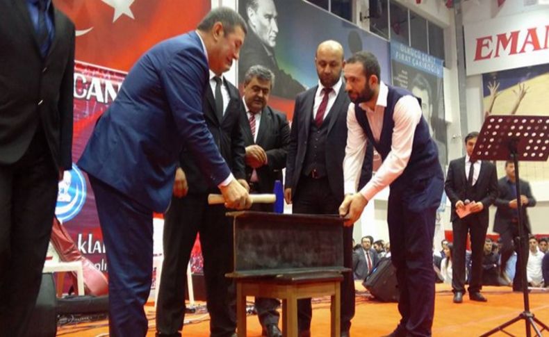 MHP'li Karataş Bayraklı'da gençlerle buluştu