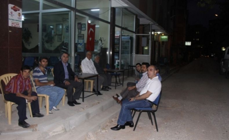 MHP  Bayraklı İlçe Başkanı Işık sokaklarda dert dinliyor