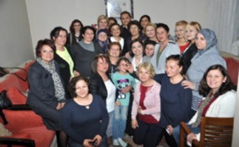 MHP'li Kılıç girilmedik ev bırakmıyor!