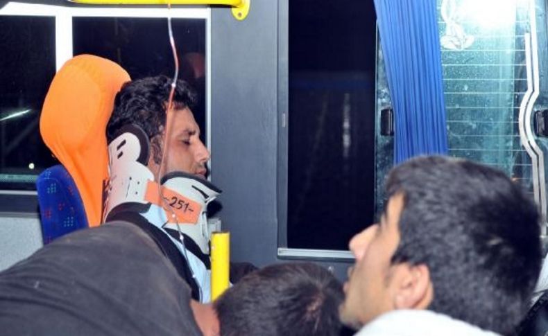 Midibüsle Kamyonet Çarpişti: 4 Yarali