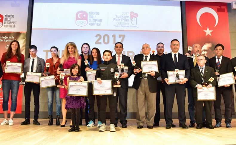 Başkan Atila’ya Şeref Diploması