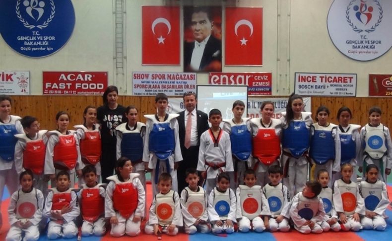 Milli sporcu Nur Tatar, tekvandocularla buluştu