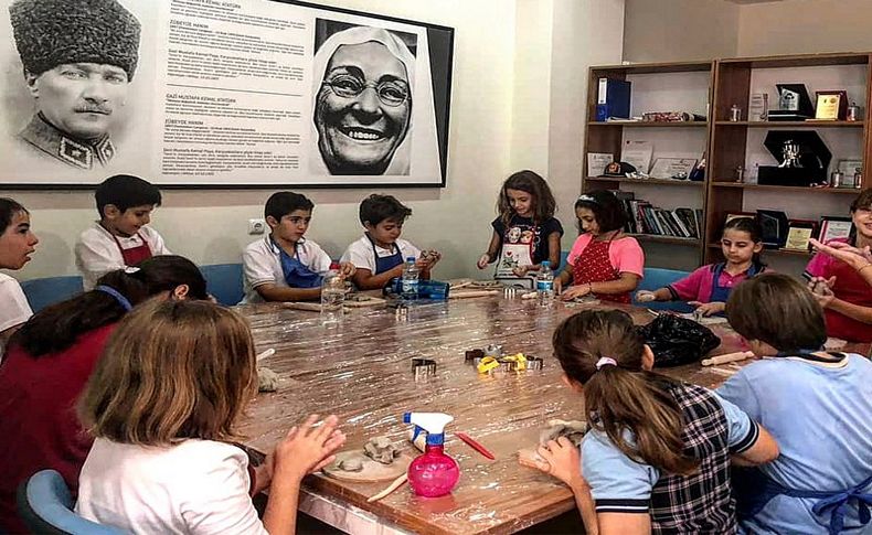 Minik eller sanatla buluşuyor
