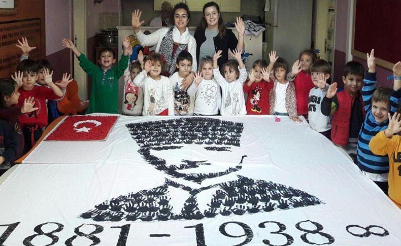 Minik ellerin iziyle Atatürk portresi