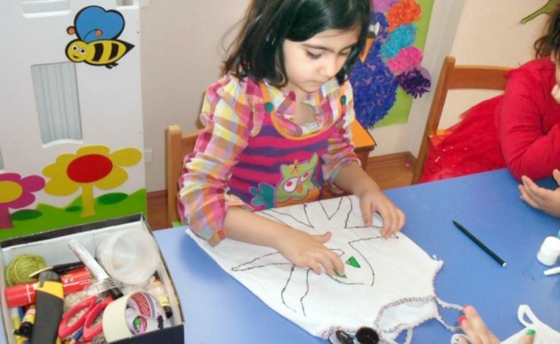 Minik öğrenciler cam süsleme hünerlerini gösterdi
