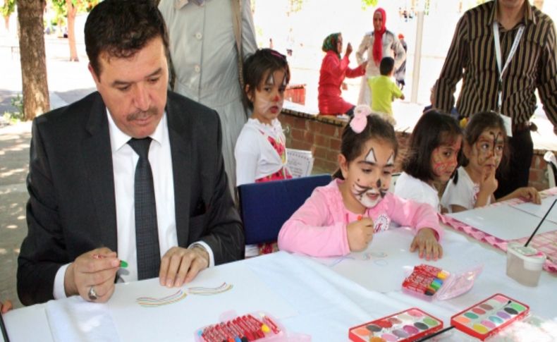 Minikler hayal dünyalarını resmetti