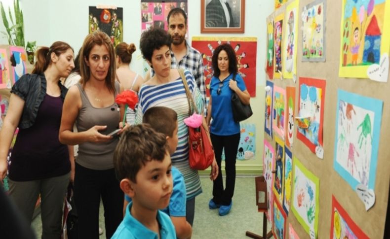 Miniklerin ilk sergi heyecanı