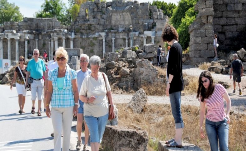 Mısır'daki darbe Antalya turizmini kasımda da canlı tutacak