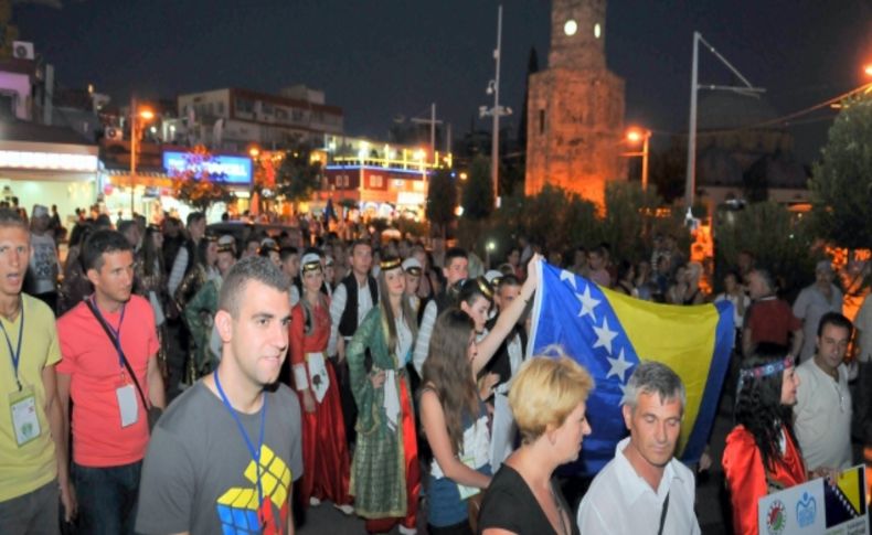 Mısır’daki katliamdan dolayı halk dansları festivali iptal edildi