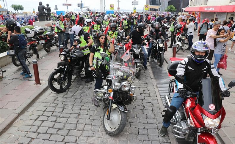 Motosiklet tutkunlarından 19 Mayıs korteji