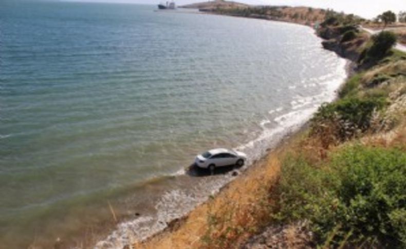 İzmir'de mucize kurtuluş: 30 metreden denize uçtu...