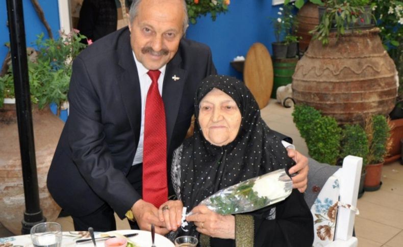Mudanya'da 65 yaş üstü anneler kahvaltıda buluştu