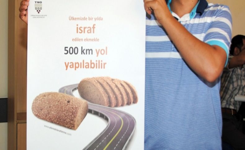 Müftülük, ekmek israfına afişlerle dikkat çekiyor