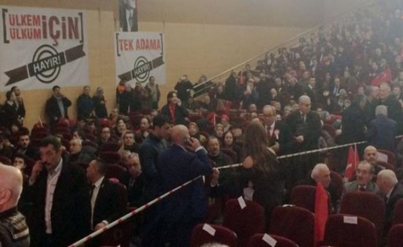 Muhalif MHP'liler salona sığmadı