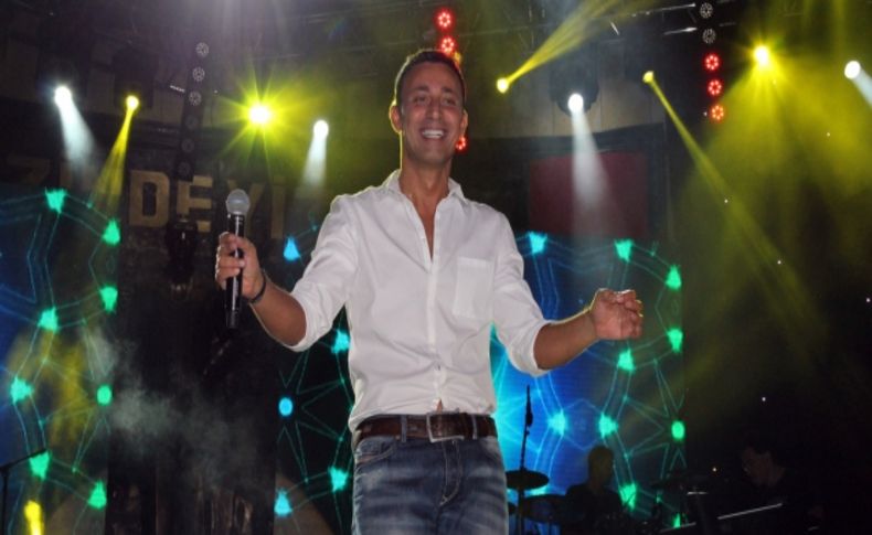 Mustafa Sandal Etimesgut’ta konser verdi