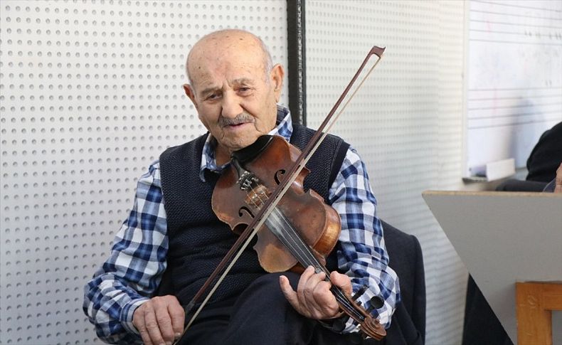 Müzik aşkıyla hayata tutunuyor