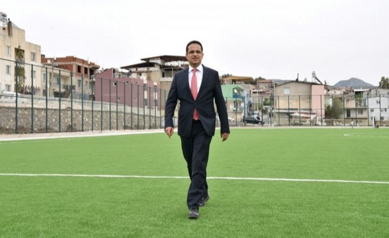Onlar sahaya gitmek için servis istedi, Başkan onlara saha yaptı