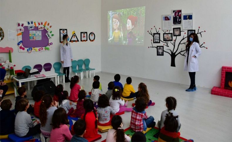 Nar Çiçekleri’ne geri dönüşüm eğitimi