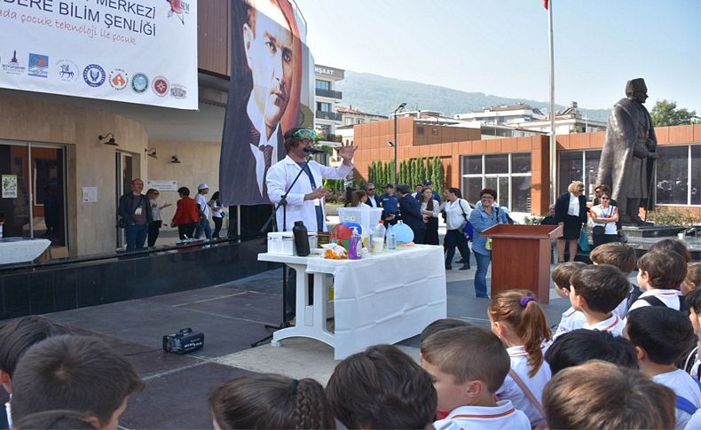 Narlıdere Bilim Şenliği’ne yoğun ilgi!