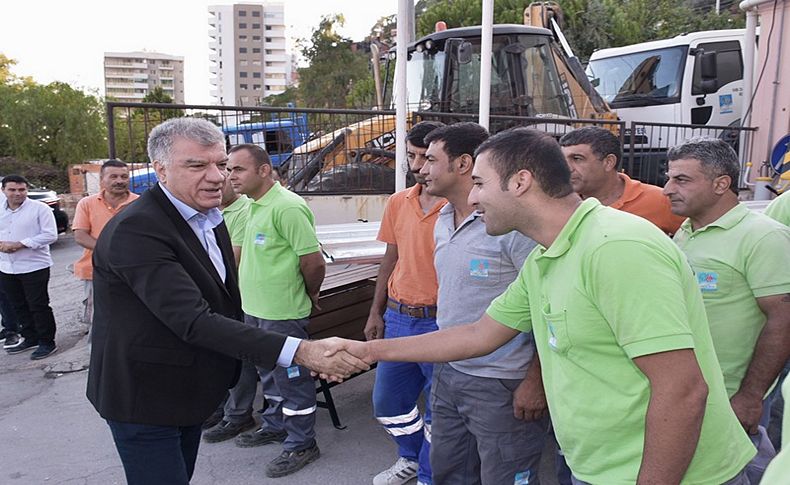 Narlıdere'de bayram sevinci. Başkan Engin çalışanlarla bayramlaştı