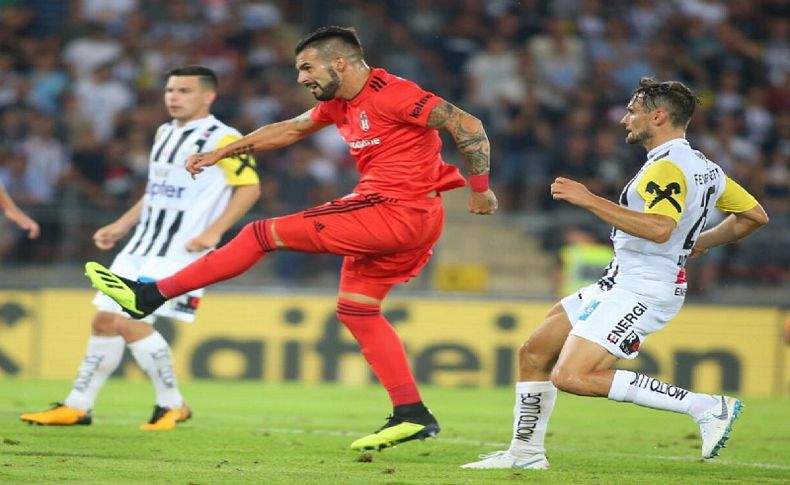 Negredo Kartal'ı ipten aldı! 90'da...