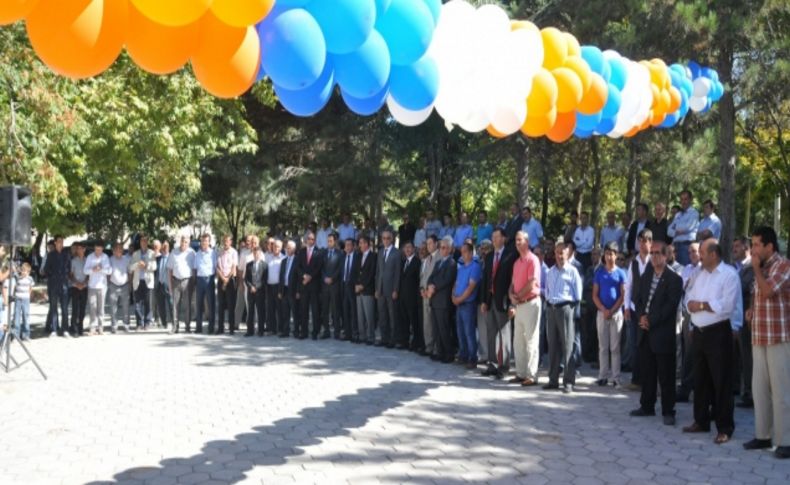 'Niğde Kalesi Aile Çay Bahçesi' hizmete girdi