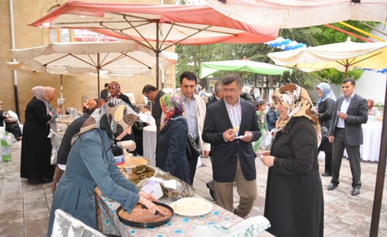 Niğde'de öğrenciler yararına kermes düzenlendi
