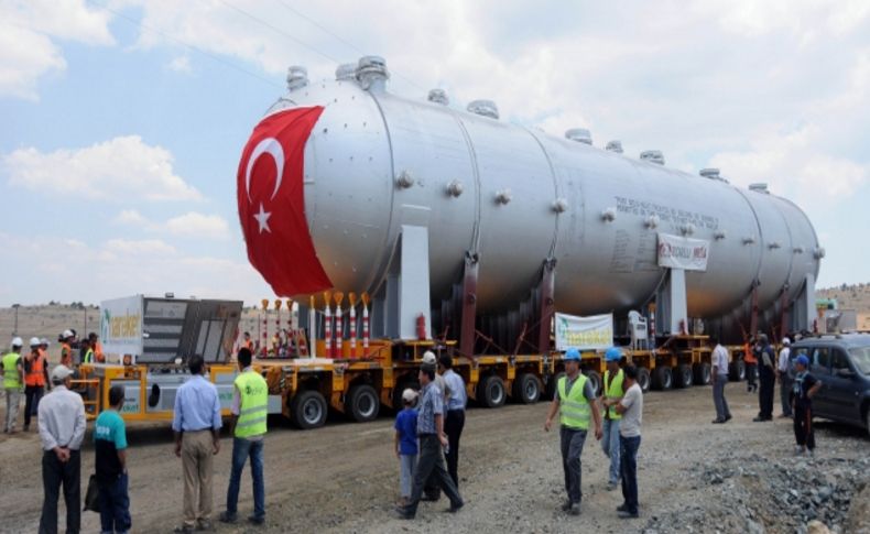 Nikel madeni çıkaracak dev kazan, köylüler tarafından çiçekle karşılandı