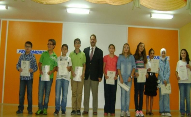 Nilüfer İrem Koleji UCLES'da başarılı oldu, sertifika aldı